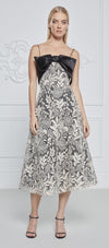Vestido midi con tirantes finos