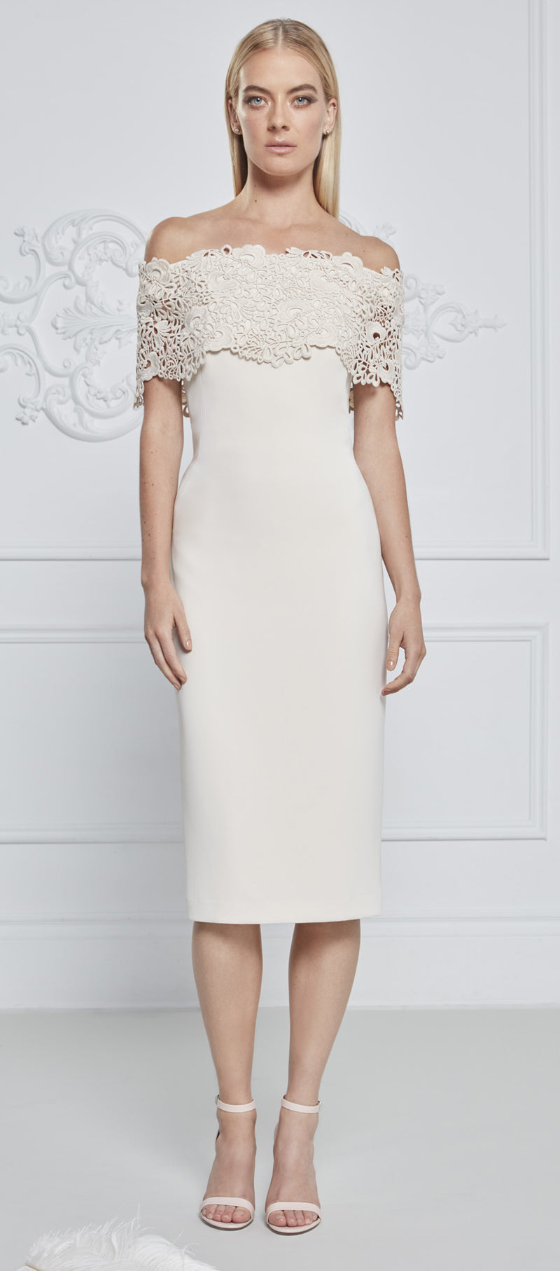 Vestido con hombros descubiertos