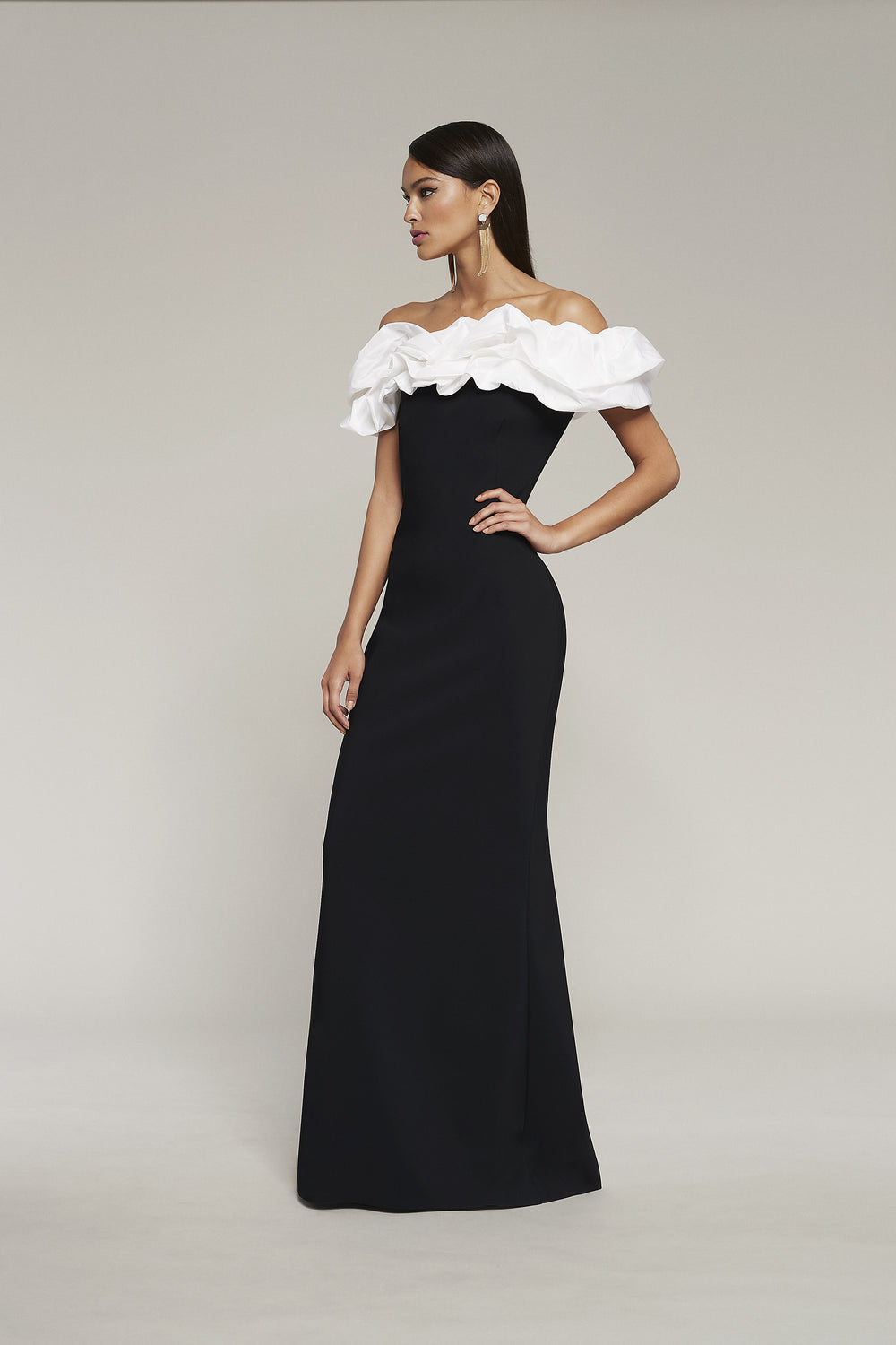 Vestido con hombros descubiertos